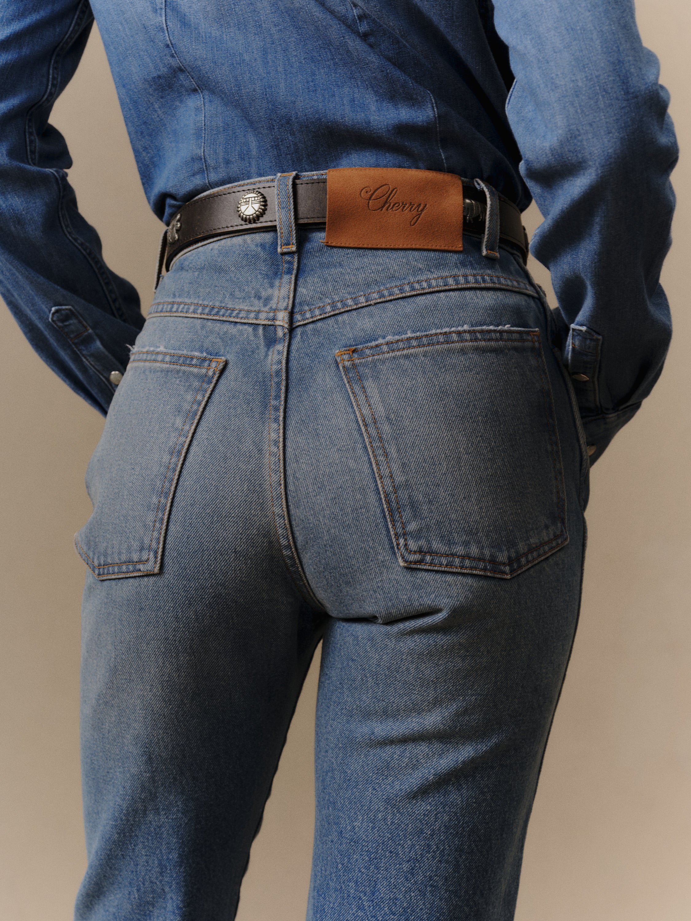 Women's High Rise 5 Pocket (Medium Wash) - Image 4